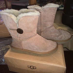Used Bailey Button Uggs